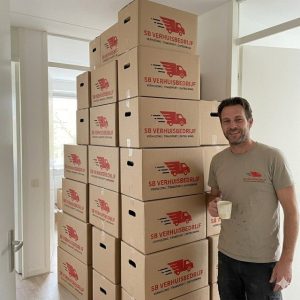 Professionele verhuizers van SB Verhuisbedrijf tijdens een verhuizing in Haarlem